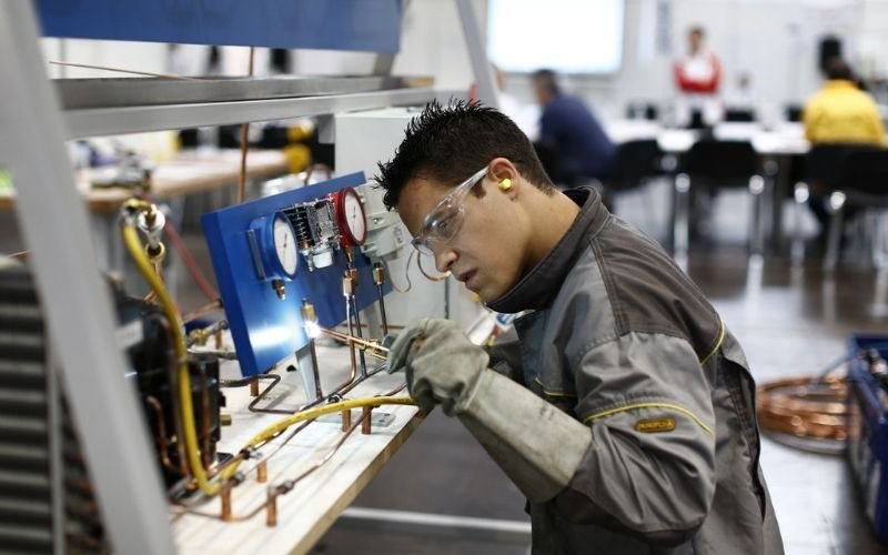 Kỹ Sư Điện Đi Nhật Bản Miễn Phí - Cơ Hội Vàng Trong Ngành Công Nghiệp Hiện Đại